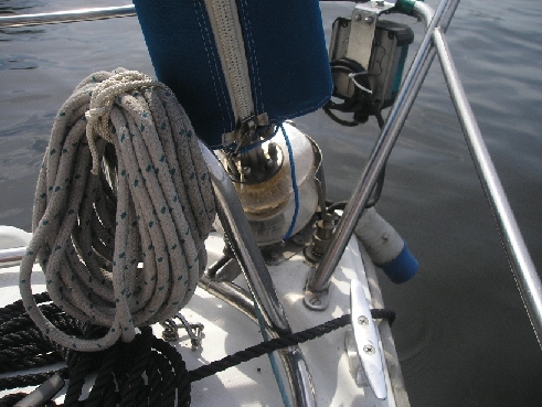 Rollfockanlage mit Mastlegevorrichtung